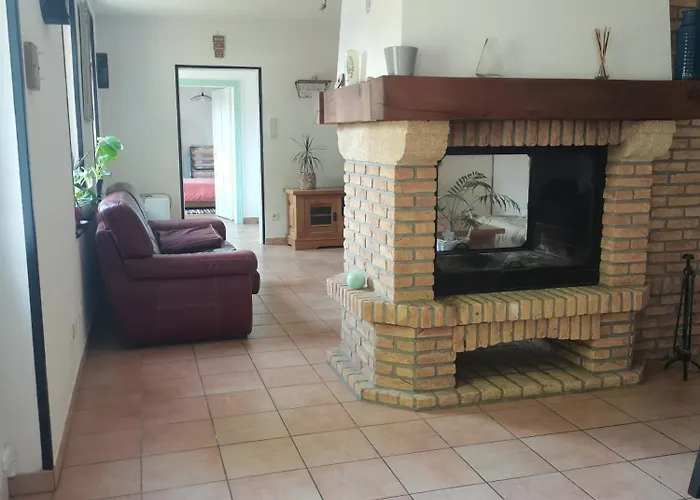 Casa de Férias Maison A La Campagne Proche Du Canal Thun-Saint-Martin